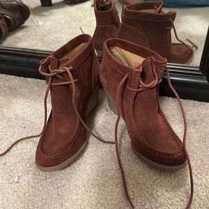 Lucky brand rust color bootie!